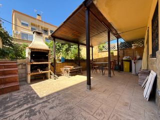Maison jumelée  Avinguda de catalunya. Casa con jardín, barbacoa, gran buhardilla y garaje doble en per