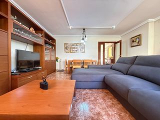 Doppelhaus  Avinguda de catalunya. Casa con jardín, barbacoa, gran buhardilla y garaje doble en per
