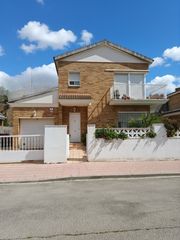 Chalet  Carrer dels quarts. Chalet independiente con parcela de 511 m², ascensor y alta efic