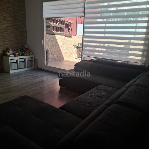 Foto 1e3ce043-dab9-434a-8f29-29aa56125c33. Casa amb calefacció a Bufalà Badalona