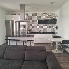 Casa a Bufalà. Casa en exclusiva con estilo y luz natural en badalona