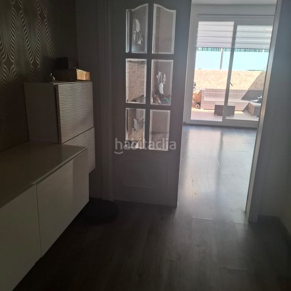 Foto 4345ab0d-590f-488f-bd92-d83ffb270cf3. Casa amb calefacció a Bufalà Badalona