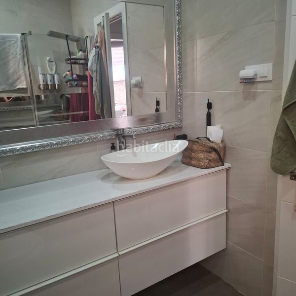 Foto 851d0d8c-0547-4d2f-8f83-a4cfbebe03d1. Casa amb calefacció a Bufalà Badalona