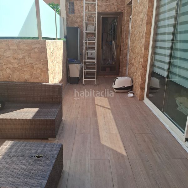 Foto e347fac0-0a44-42c3-bf87-206703787fa8. Casa amb calefacció a Bufalà Badalona