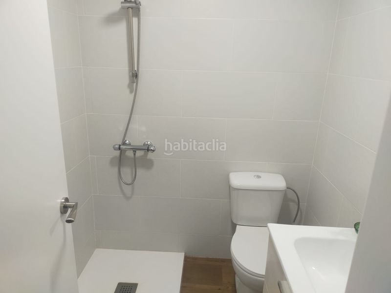 Foto f1db8184-46e2-4e97-8bc0-3d421fdde46e. Planta baixa a Lloreda Badalona