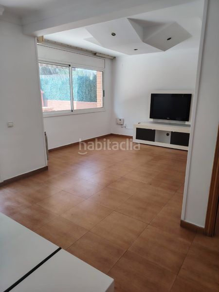 Foto 2b77c0ac-3a07-4464-af2f-922aff2bff16. Casa amb calefacció a Bufalà Badalona
