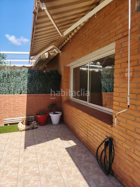 Foto 33c5893e-325b-4079-a4c7-1496724e82c7. Casa amb calefacció a Bufalà Badalona