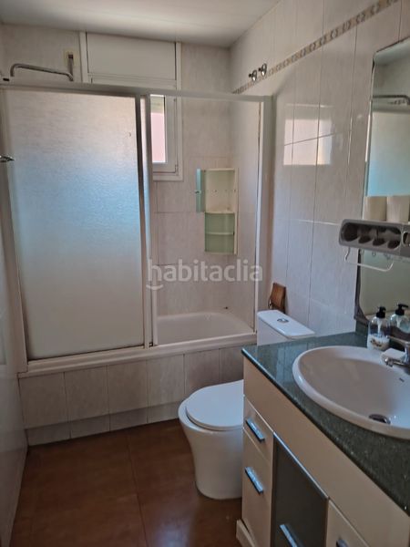 Foto dd7e85d3-e502-4766-83e5-0d6f50852e08. Casa amb calefacció a Bufalà Badalona