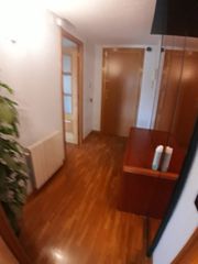 Pis  Avinguda del president companys. Se alquila luminoso piso exterior semi amueblado en pleno coraz�