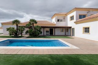 Xalet en Calle la palma. Villa en venta en golf del sur