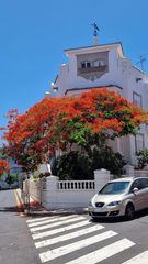 Chalet en Ifara - Las Mimosas. Villa atemporal en venta en santa cruz de tenerife.