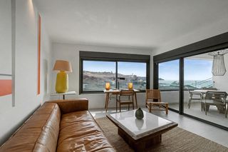 Pis  Avenida avenida juan carlos i. Apartamento de dise�o junto al mar en playa san juan