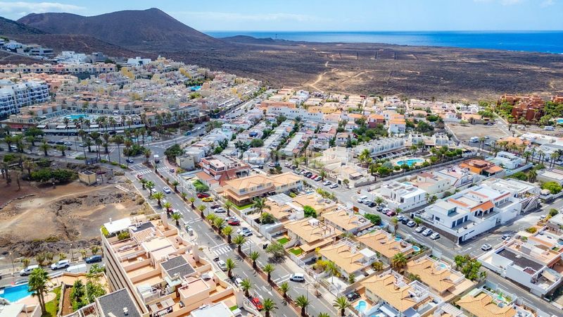 Foto f7c2578b-f4a0-4c42-be13-e4e2a5411775. Casa adossada amb aparcament a Palm - Mar Arona