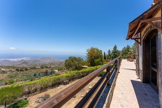 Chalet in Arona Pueblo. Oasis ecológico y finca retreat premium en arona un santuario au