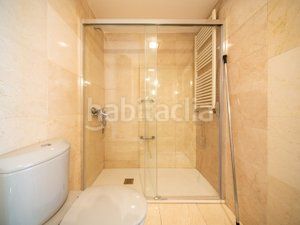 Foto ae177db3-609d-467b-aa30-f87d468af74a. Pis amb calefacció aparcament a Gaztambide Madrid