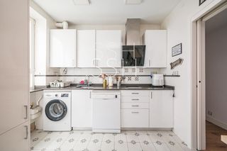 Location Appartement  Fernán gonzález. Amplio piso de 3 hab. en barrio de ibiza, junto al parque del re