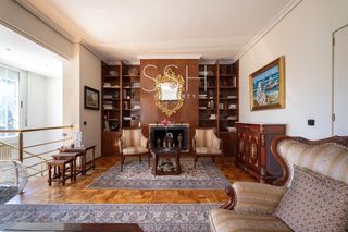 Casa adosada  Cardenal herrera oria. Magnífica casa adosada en comunidad privada con piscina, en fuen