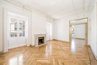 Rent Penthouse  Salesas. Exclusivo ático dúplex de lujo en el corazón de justicia