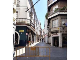 Pis  Calle melendez valdes. Amplio piso de 4 dormitorios en el centro de badajoz con ascenso