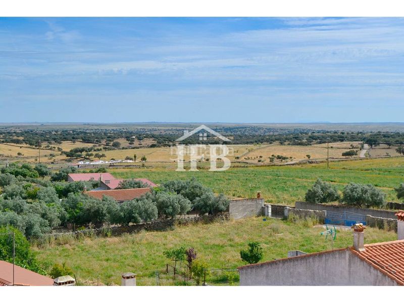 Foto 71a60067-568b-40ba-adff-12ef2e0f7396. Casa amb piscina a Herreruela