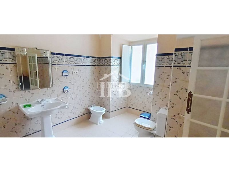 Foto b739b756-1304-4193-ad0d-d6b1929923e8. Casa amb piscina a Herreruela