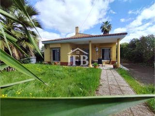 Xalet  Calle avenida damian tellez lafuente. Chalet independiente con parcela de 1.500 m y piscina privada en