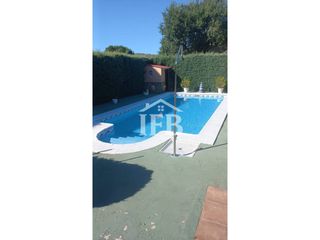 Casale in Calle la pina no number 1. Parcela con casa, piscina privada y todas las comodidades a 12 m