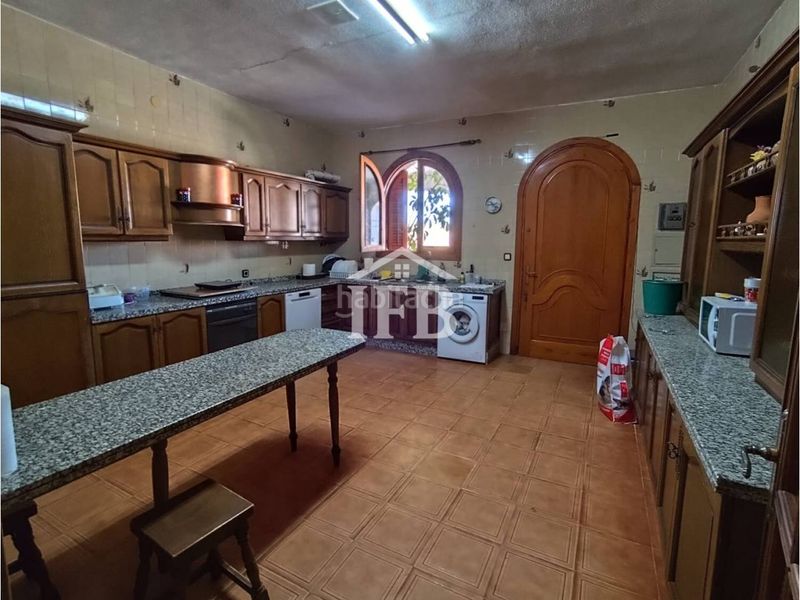 Foto bcbf3b4e-2c8f-45e0-906e-b18730ee5f54. Casa adossada amb aparcament a Carretera de Sevilla - Los Montitos Badajoz