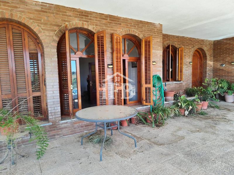 Foto e4cd9862-a6a4-435e-a1da-06f80fdcfbf2. Casa adossada amb aparcament a Carretera de Sevilla - Los Montitos Badajoz
