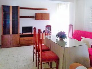 Miete Etagenwohnung in Calle fernando sánchez sampedro 1. Alquiler de habitaciones para estudiantes  solo chicas  zona par