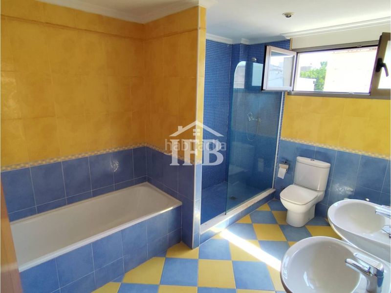 Foto 8263926a-043a-4087-97a4-32b50d2d5226. Casa amb calefacció aparcament a Maria Auxiliadora - Barriada de Llera Badajoz