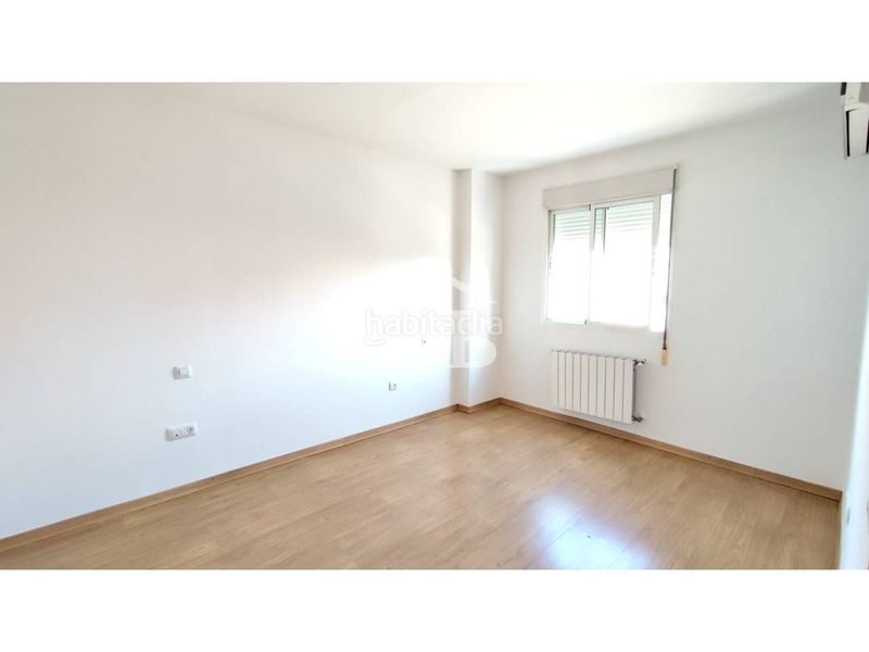 Foto 0a7aab6d-e4bc-4f34-b6f6-21eb95a827e1. Casa aparellada amb calefacció aparcament a Carretera de Sevilla - Los Montitos Badajoz