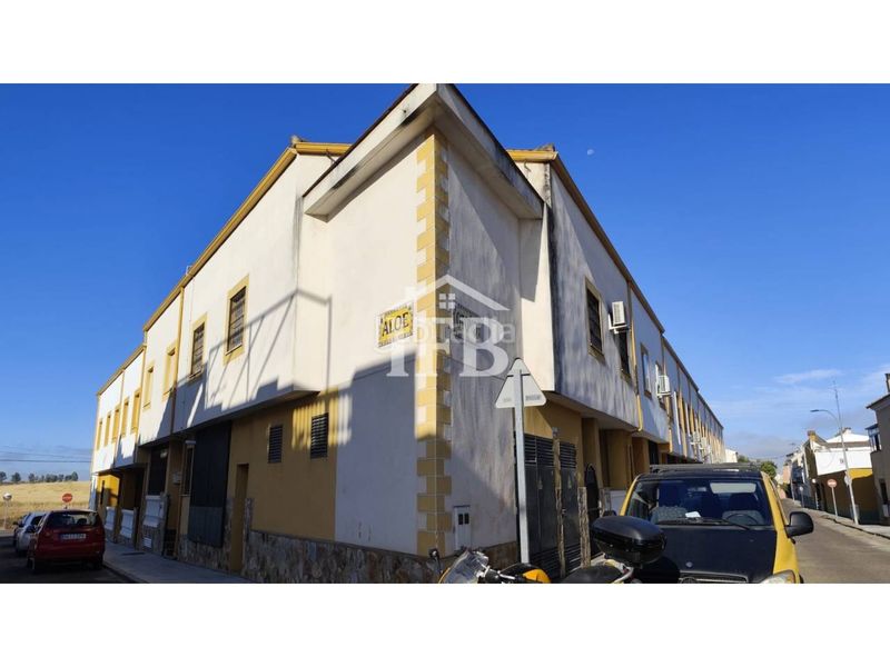Foto 164ac68d-1625-449a-b9cc-7c1cf26092d9. Casa aparellada amb calefacció aparcament a Carretera de Sevilla - Los Montitos Badajoz
