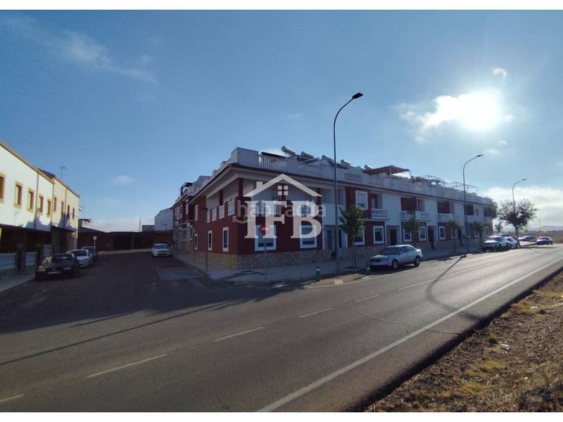 Foto 2ddac3f3-494c-41b5-b9bc-c4414ba34fed. Casa aparellada amb calefacció aparcament a Carretera de Sevilla - Los Montitos Badajoz