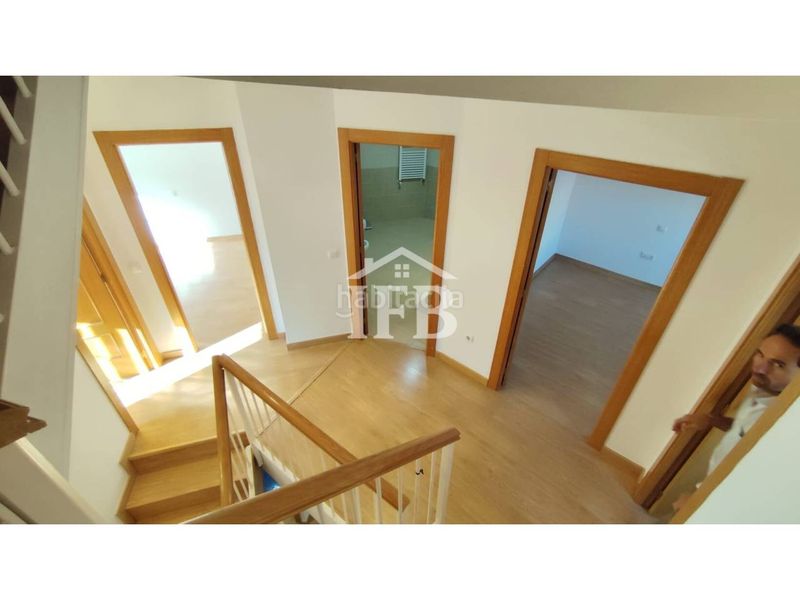 Foto 4e8e6c3f-fdb0-46fe-a0d3-078f4e4e42a3. Casa aparellada amb calefacció aparcament a Carretera de Sevilla - Los Montitos Badajoz
