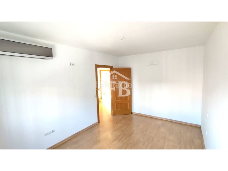 Foto 9de1e0fb-150f-4cc7-9fcb-48dd5eb2cbfb. Casa aparellada amb calefacció aparcament a Carretera de Sevilla - Los Montitos Badajoz