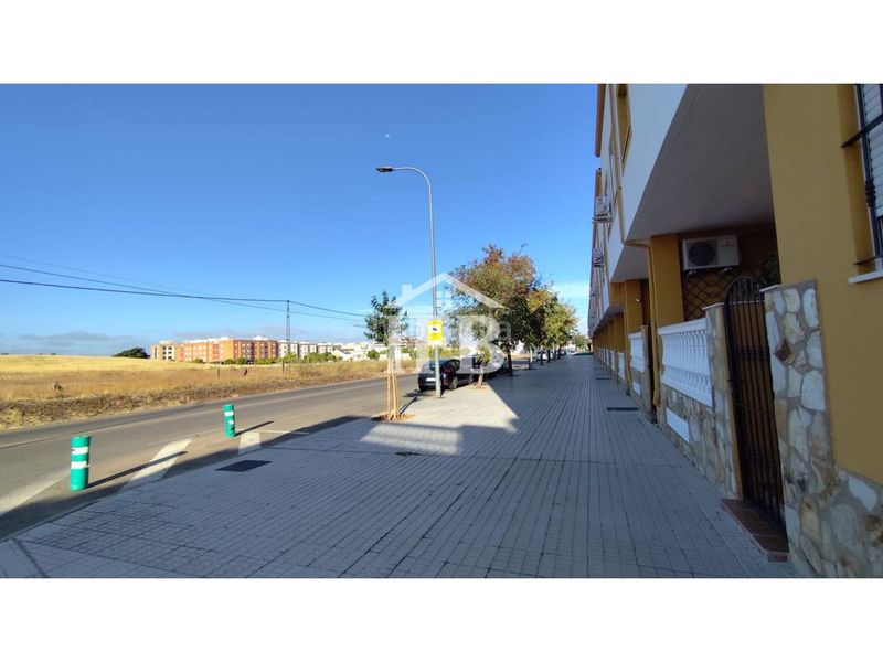 Foto ef52a61b-5be7-48de-9f46-f52fcf4c74a0. Casa aparellada amb calefacció aparcament a Carretera de Sevilla - Los Montitos Badajoz