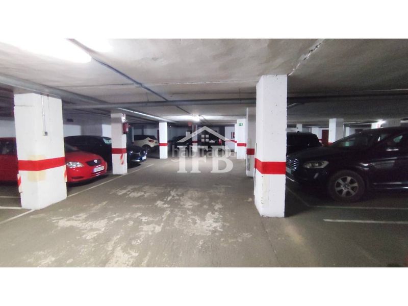 Foto b0ad1812-5634-42ab-b858-a309fafe6ba6. Rent car parking in calle vicente delgado algaba 98 in Badajoz