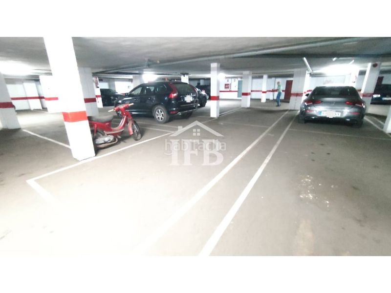 Foto c43526b1-edf3-4fee-8fdc-ab9a20aa38ca. Rent car parking in calle vicente delgado algaba 98 in Badajoz
