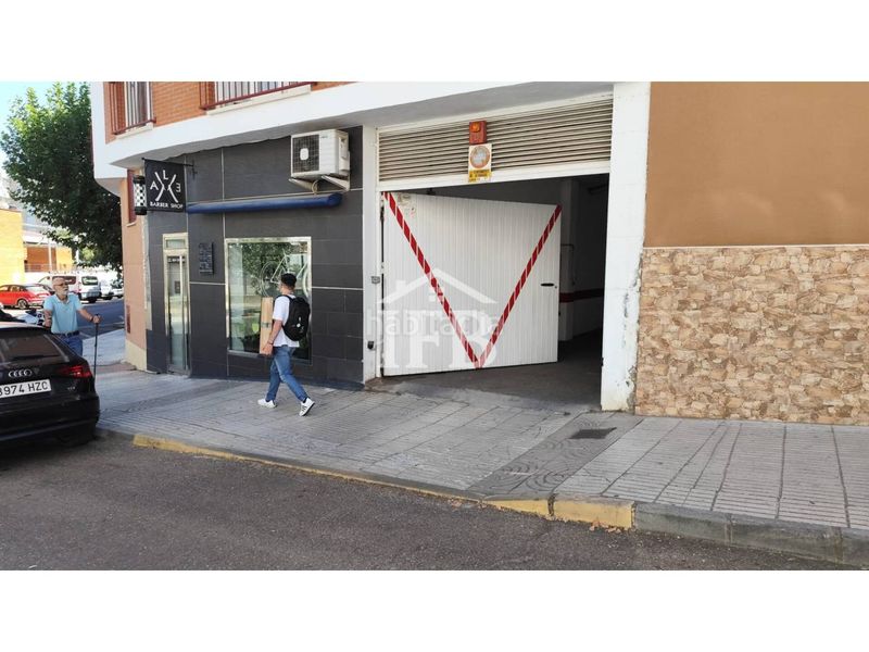 Foto d8c0f38f-d0ca-400c-a1b3-cc353eb91599. Rent car parking in calle vicente delgado algaba 98 in Badajoz