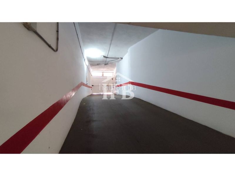 Foto f06caf66-7687-450c-a3bb-52f751bd3f99. Rent car parking in calle vicente delgado algaba 98 in Badajoz
