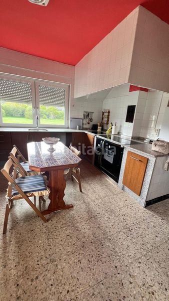 Foto a7e1ab0d-e673-4d24-a777-26ca4684c9e3. Casa amb calefacció aparcament a Zas