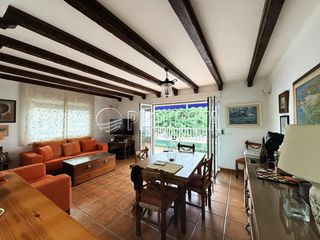 Etagenwohnung  Calle bikini. Piso reformado de 3 habitaciones en primera línea de playa en sa
