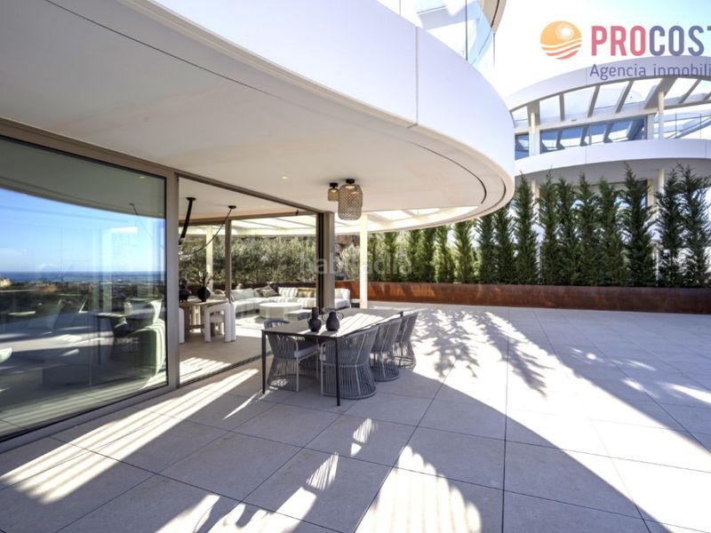 Foto c99770c8-841f-47cc-ba4f-b26608a24c21. Casa amb aparcament a La Quinta Benahavís