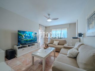 Etagenwohnung  Calle fenicia. Piso luminoso con terraza y piscina en el centro de almuñécar