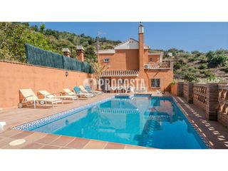 Casa a Jete. Chalet independiente con finca de aguacates y mangos, piscina y