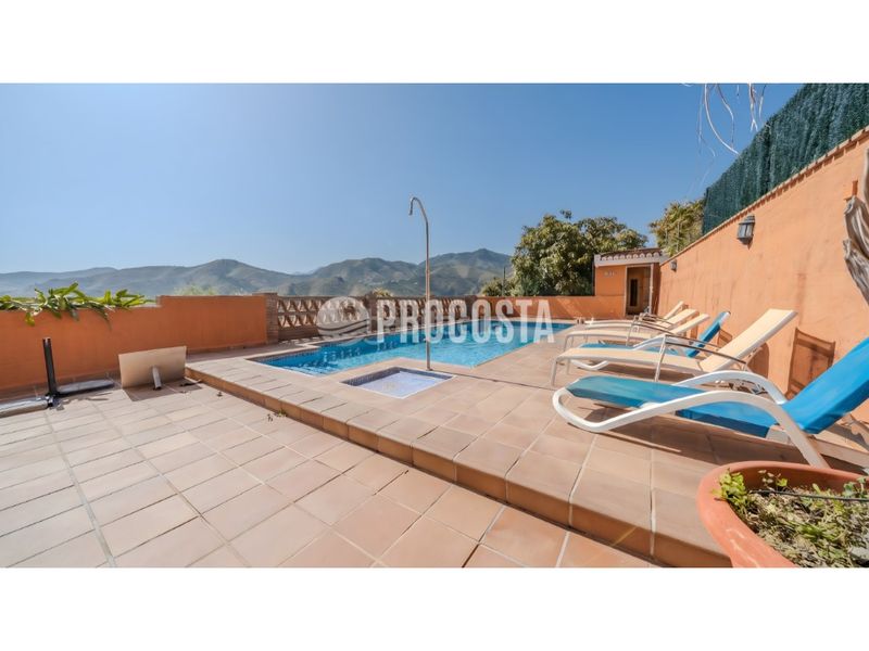Foto 2c5f1e2e-3dd7-484d-afd1-6dc8854de96b. Casa amb piscina a Jete