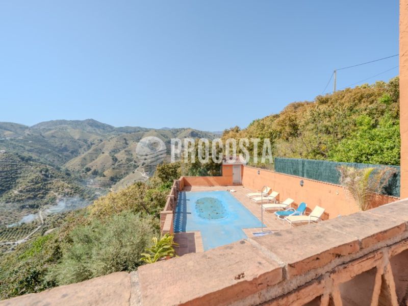 Foto 4a72af4c-5bda-4791-a367-c8177f8ccfcf. Casa amb piscina a Jete