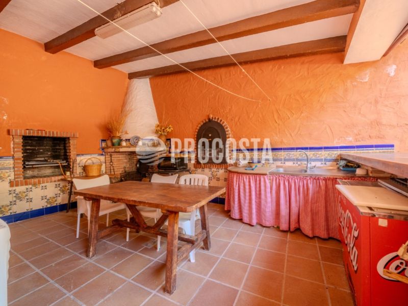 Foto 4d839d5b-6c2a-420e-bd9b-2a7cbfb857e0. Casa amb piscina a Jete