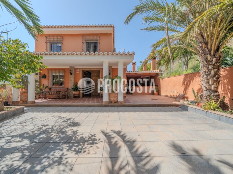 Foto 95b5638c-e411-4d40-ab66-330d8fd7883c. Casa amb piscina a Jete